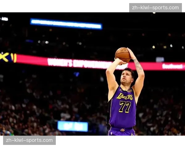 东契奇传球创造力依旧顶级 湖人进攻流畅度依赖其组织串联